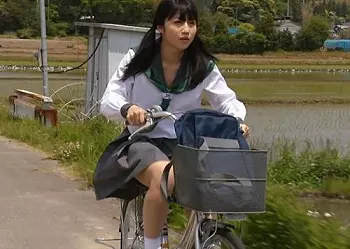 自宅に潜んでた脱走犯と遭遇してしまった田舎の女子校生が8年間獄中で溜め込んだ大量の精子をドクドク流し込まれる&hellip;