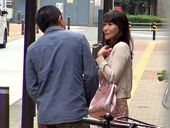 美熟女おばさんが久々にナンパされて女の快楽に酔いしれる!禁断の生ハメ不倫エッチで微乳ボディ震わせ快楽堕ちしちゃう!