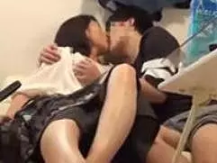 ＜熟女ナンパ＞指相撲で負けてのキスで49歳の主婦が完堕ち。若い男のチンポで喘ぎ悶える浮気な展開、中出しファック