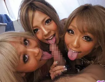【ギャル乱交】年中マ○コを濡らせてそうなヤリマン黒ギャルたちとチンポ干からびるほど毎日ハメっぱなし！