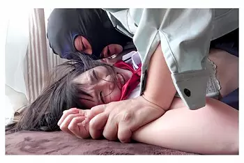 【制服女子&times;ペット調教】『いやあぁっ‥』薬で眠らせ、無防備状態の彼女にやりたい放題調教し性奴隷として覚醒していく美少女！