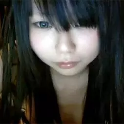 童顔の黒髪な素人がおっぱい丸出しでクリいじりオナニー