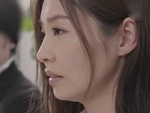 「実は&hellip;他に部屋取れてなかったんです&hellip;」女上司が堕ちた出張先！！家で待つ夫がモヤモヤする中で女は酔いつぶれ、さらに&hellip;