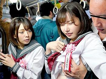 【JK×痴漢】「ｲﾔｧｧｧ...ｳｩｩｩ...」混雑した電車内で仲良しな友達の前で陵辱される美少女たち！