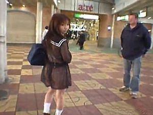 野外露出でシースルーの制服で街中を露出散歩するめちゃカワ女子がエロろすぎる 動画エロタレスト