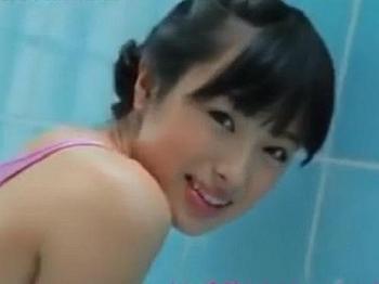 《着エロ》大島珠奈ちゃん☆バスルームで泡まみれになってジャレるエロカワ女の子www