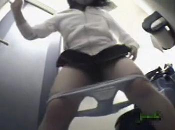 トイレ盗撮汚パンティ 