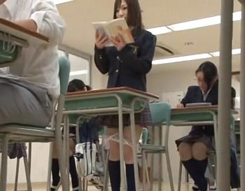 パンツ下ろし　 エロ 水色やピンクのパンツ】パンツ下ろしておまんまんが密着していた ...