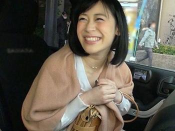 【素人】出会い系アプリで男を漁る美人若妻がAV男優とのSEXする前からニヤニヤ状態！