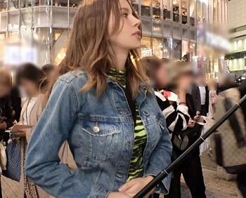 『動画、撮ってます♥』渋谷でひときわ目立つロシア人美女をナンパ！？23歳のGカップ美女は欲求不満だった！？【エロ動画】