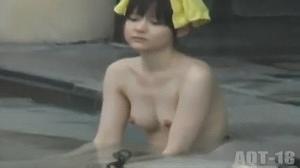 変態少女遥  中学生温泉盗撮 温泉隠し撮り動画】「覗き見するといろんな女の身体が見れるのたまらないわ！」全裸見放題はたまらない！ - 動画エロタレスト