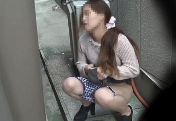 素人　投稿　盗撮　小便 