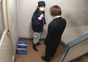 踊り場　エロ　熟女 