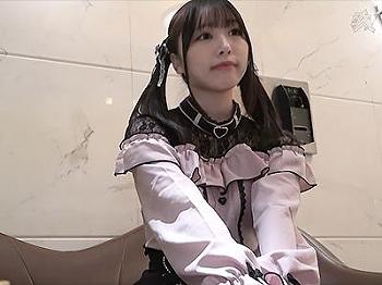 《ドキュメント》若い美少女の豊かなバストを思う存分堪能し激しい愛撫で何度も頂点に到達するハメ撮り映像