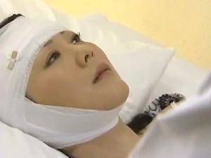 【ヘンリー塚本】病院に入院してオナニーできなくて欲求不満の人妻熟女&hellip;お見舞いにきた旦那の肉棒を求めてこっそり内緒でSEX