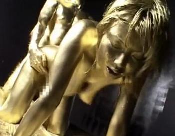 【金色×メッシーフェチ】巨乳美女が金粉を全身に塗りたくる！フェラやクンニでメッシー粘膜接触がエロい！最後は中出し！