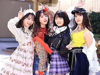 【痴女×ハーレム】悪戯好きの美少女軍勢に包囲され激しい誘惑に耐えられずついに理性を失い膣内へ大量の情熱を放出するM男の絶