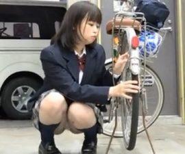 自転車通学のパンチラしまく