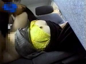 カーセックス中　事務員 個人撮影 27歳巨乳素人事務員とドライブ中に車内で服着たまま ...