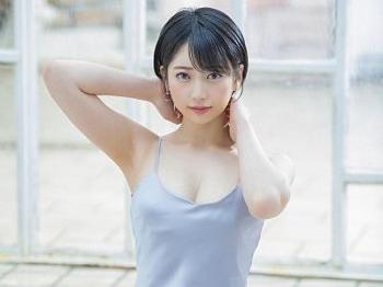 黒髪清楚なショートカット美少女のAVデビュー作品‼立ちバックでエロおっぱい揺らして喘ぐほろ酔いセックス【夏目響】