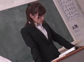 【女教師】授業中に狙いをつけられ襲われる巨乳メガネの新人教師が生徒のちんこで犯されいかされまくる