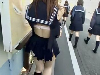 女子校生レイプ無料動画 バスの中で痴漢されたjk 販売 可愛い少女の制服のブラウスを開けると巨乳露出 秘部にまさぐられしゃがみこむ