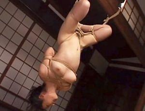 全裸熟女人妻緊縛 股绳吊りの写真 パイパン股縄！無毛まんこの緊縛画像 - 性癖エロ画像 センギリ