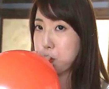 【ヘンリー塚本作品】「奥さんの目…マラが欲しそうに見えたぞ。」ベランダで見つめ合う人妻と隣人の中年男。