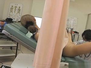 巨乳人妻が産婦人科で妊娠検査中に中出しレイプされる！不安そうな人妻がカーテン越しに医師にセクハラ痴漢されて猥褻行為される