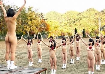 女子高校 全裸 ５人のパイパン女子高生が全裸でランニングしている野外露出画像 ...