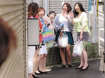【人妻レイプ】絶倫少年たちに自宅占拠で監禁されて中出しレイプ！友人に電話させて呼び出させる鬼畜な数珠つなぎでエロ陵辱強姦