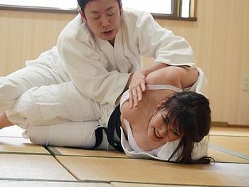 【ながえスタイル】柔道５段の妻が白帯の教え子に力尽くで犯された&hellip;強い女のプライドを完全にへし折った絶望レイプ