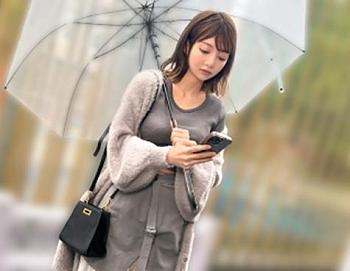 生中されてしまった不慣れな立ちんぼ女子！普段の倍の金額につられ撮影までされた、世間知らずの美人なお姉さん！