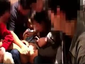 ヤリサー　流出 閲覧注意！ヤリサー動画流出】カラオケBOXで複数の男から輪姦されるJD。エロい腰つきを見る限りドエロJD間違いない - 動画エロタレスト