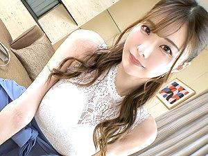 【素人ナンパ】「オチンチンおっきぃ♡」結婚式帰りの27歳お姉さん！スレンダー巨乳の素人ガールがデカチンをフェラ！