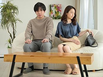 【人妻NTR】『感じてる所を見せてくれ…』旦那に寝取らせ性癖を告げられて…見知らぬ中年男の他人棒に囲まれてエロ快楽堕ち