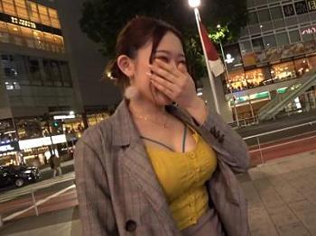 服の上からでもわかる巨乳 販売 ギャル