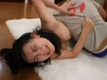 息子抵抗レイプ 息子に襲われ抵抗する母「何で逃げるの？」抑え込んでおま〇こ ...
