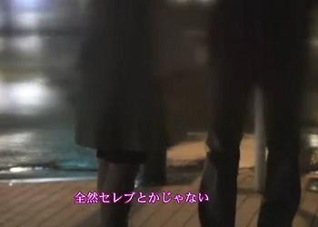 【人妻ナンパ】どんどん衣服を剥ぎ取られて赤面する美人妻！ムラつく気持ちを押させきれずに生パコ