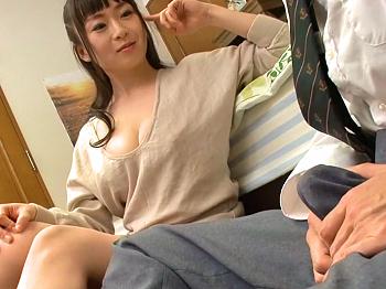 【友達の母】自宅に来た息子の同級生が美熟女な母親の胸チラ巨乳でフル勃起！若い巨根に発情した淫乱おばさんとエロ不倫セックス