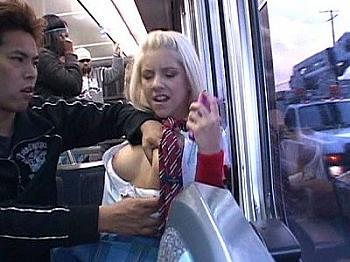 痴漢】金髪の海外美女がセクハラされて感じてしまう！グラマラスボディをくねらせながら悶絶！ - 動画エロタレスト