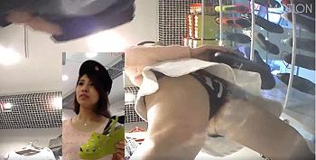 店員顔出し逆さ撮り画像 逆さ撮り・顔出し】キャップ帽のギャル系アパレル店員を逆さパンチラ撮影！黒のギャル系パンティ丸出しに勃起間違いなし！他4 - 動画エロタレスト