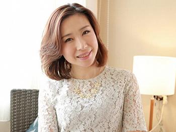 【四十路美熟女】夫の出張で日本に来た中国人の素人熟女が精飲ごっくんに挑戦！野外露出オナニー中にフェラでエロ発情するM女