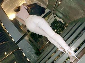 【素人】黒髪清楚でピタパンツ・スタイルがはえるお姉さんがエロハメ！痴女りベロチュー騎乗位！グラインド騎乗位！
