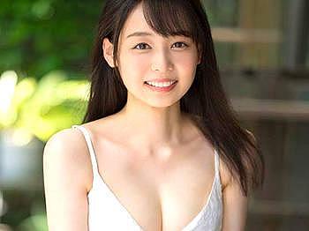 ＜初撮り＞AV女優に憧れる色白清楚な美少女がAVデビュー！男優テクで発情して3Pセックスで痙攣イキ！＜デカチン＞