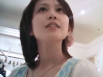 Mr. 研修生　盗撮 HD盗撮動画】Mr.研修生！八重歯もキュートな超絶美人ショップ店員のパンチラ隠し撮り！！ - 動画エロタレスト