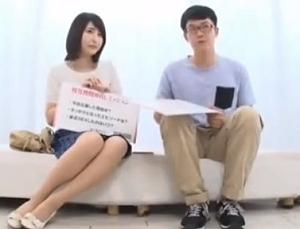 6197e71671901 - 【フェラ人妻】奥さんほっておけない童貞君を母性で包んで中出しまでさせる