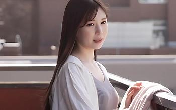 「夫とはあまり上手くいってなくて..」隣に住む綺麗なレス妻と次第に距離が縮まり遂に一線を越えてしまう《明里つむぎ》