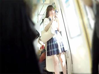 激ミニスカ 女子中 股間の三角