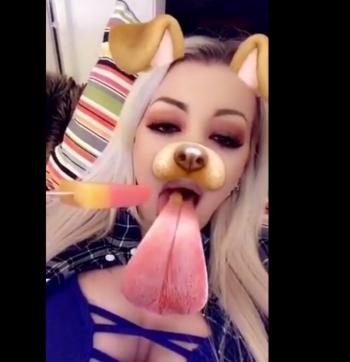 海外爆乳ビッチ美女がsnow自撮りで犬になってアイスを舐めるてるのがヤバすぎ 動画エロタレスト